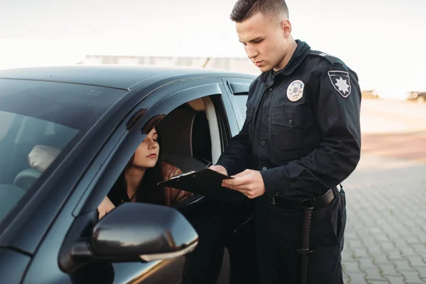 Male Cop Uniform Checks License Female Driver Law Protection Car — Stock Photo, Image