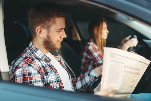 Male Instructor Taking Exam Female Student Drives Vehicle Driving Lesson — Stock Photo, Image
