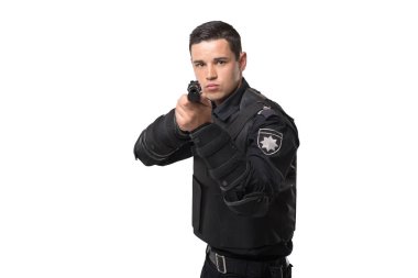 Vücut zırh, beyaz arka plan, ön görünüm silah, siyah üniforma ile silahlı polis memuru amaçlamaktadır. Polis özel mühimmat