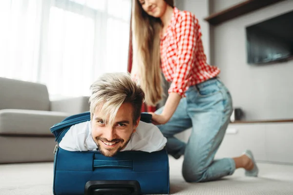 Cheerful Woman Packed Her Husband Suitcase Fees Vacation Concept — Stock Photo, Image