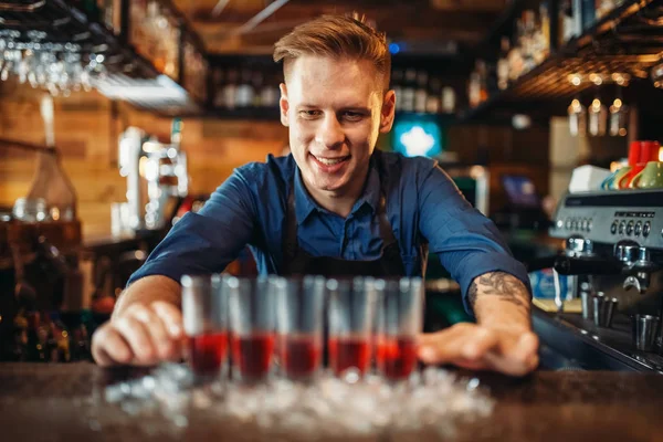 Male Bartender Apron Prepares Four Beverages Glasses Barman Bar Counter — Stock Photo, Image