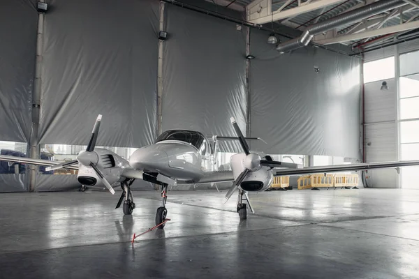 Private Turbo Propeller Airplane Hangar Plane Inspection Flight Business Air — Stock Photo, Image