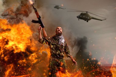 Elinde tüfekle sakallı terörist patlama ve yangın duruyor. Terörizm ve terör, haki kamuflaj, asker askeri helikopterlerle gökyüzü arka plan üzerinde