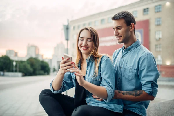 Telefoon Addict Paar Kan Niet Leven Zonder Verslaving Probleem Sociale — Stockfoto