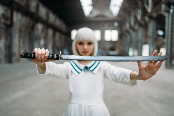 Hübsche Blonde Frau Mit Schwert Anime Stil Cosplay Mode Asiatische — Stockfoto
