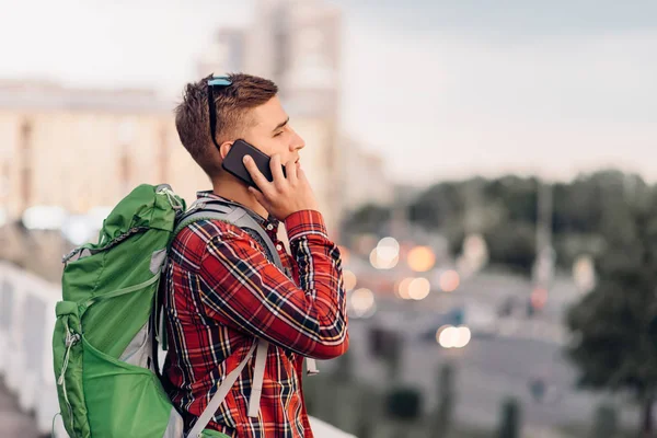 Male Tourist Backpack Talking Phone Excursion Town Summer Hiking Hike — Stock Photo, Image