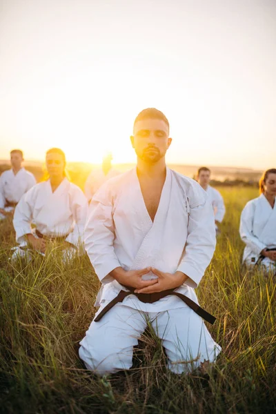 Karate Group Sitting Ground Meditates Training Summer Field Martial Art — Stock Photo, Image