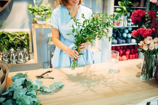 Female Florist Holds Fresh Flowers Floral Shop Floristry Business Bouquet — Stock Photo, Image