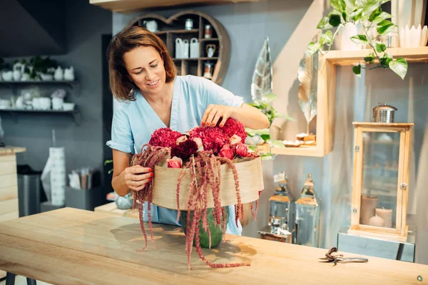 Female Florist Decorates Frsh Bouquet Flowers Shop Floral Artist Making — Stock Photo, Image