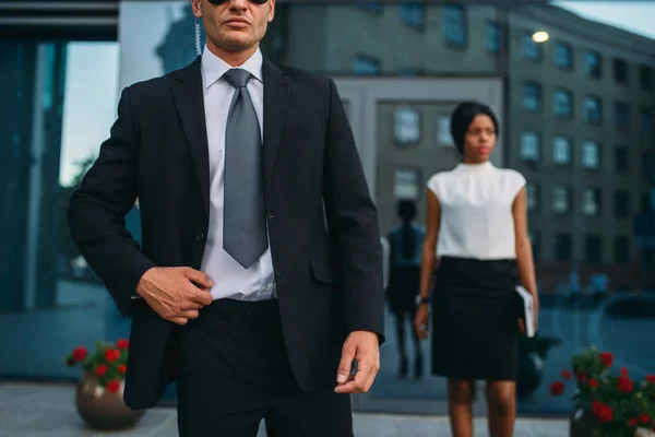 Guardaespaldas Traje Gafas Sol Cliente Vip Femenino Fondo Guardia Seguridad —  Fotos de Stock