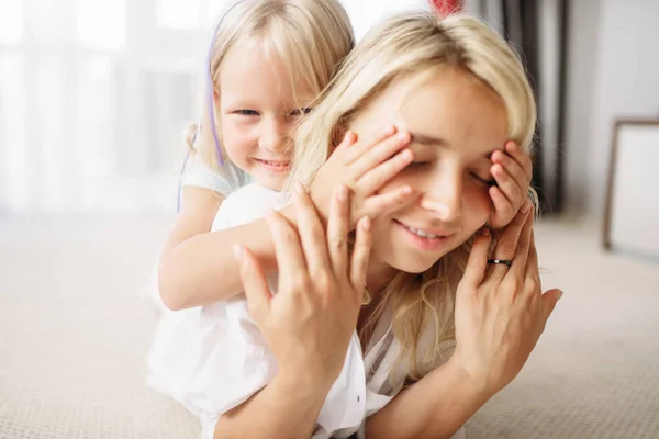 Mother Child Leisure Play Lying Floor Parent Feeling Togetherness — Stock Photo, Image