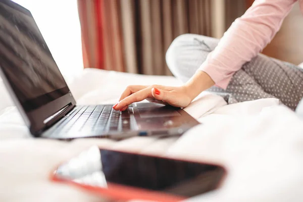 Female Person Pajama Drinks Coffee Uses Laptop Bed Good Morning — Stock Photo, Image