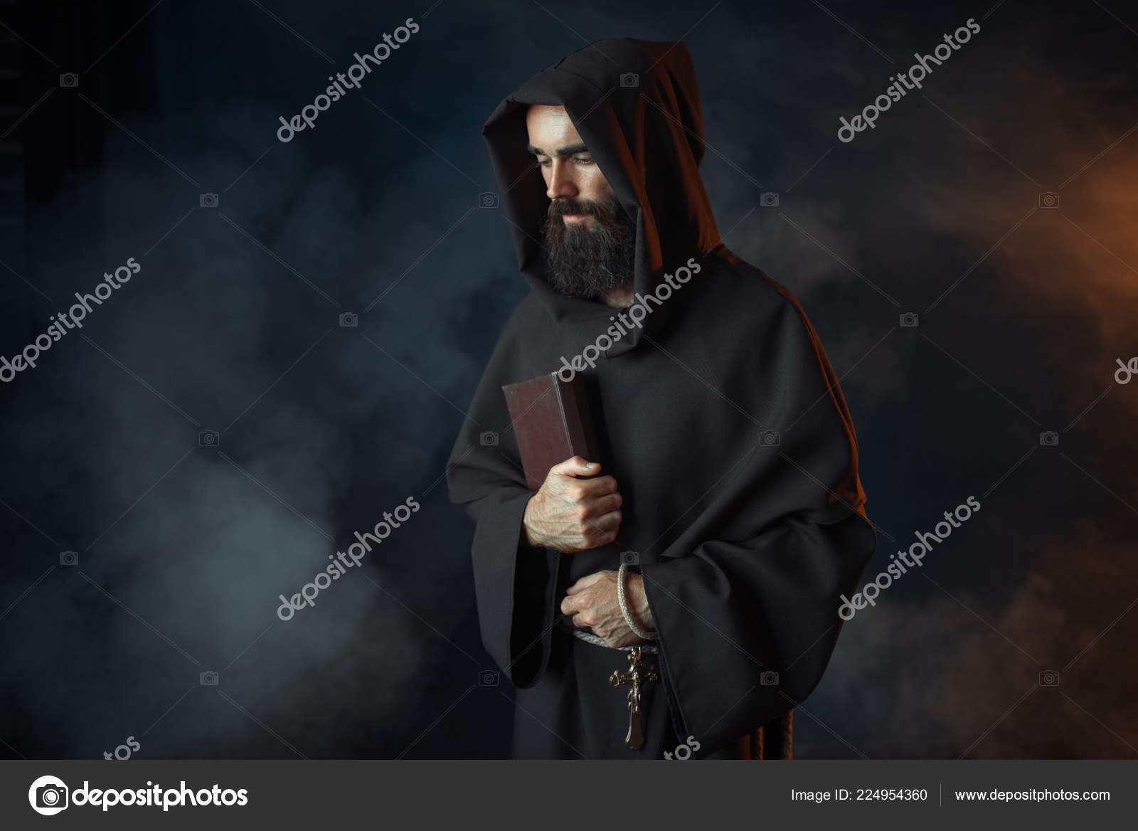 Монах проповедник. Мрачный монах. Христианские проповедники. Монах отшельник православие. Доминик купер проповедник.