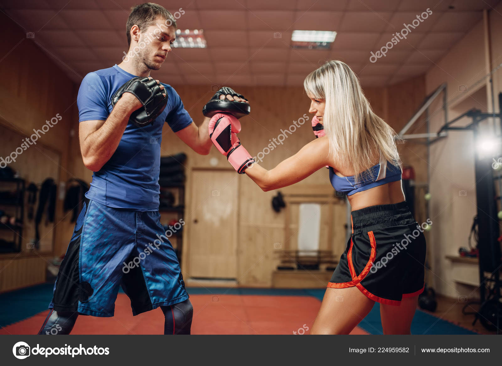 Kickboxer Coup de pied et coup de poing