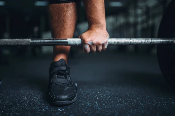 Homem Powerlifter Prepara Para Deadlift Sino Ginásio Exercício Levantamento Peso — Fotografia de Stock