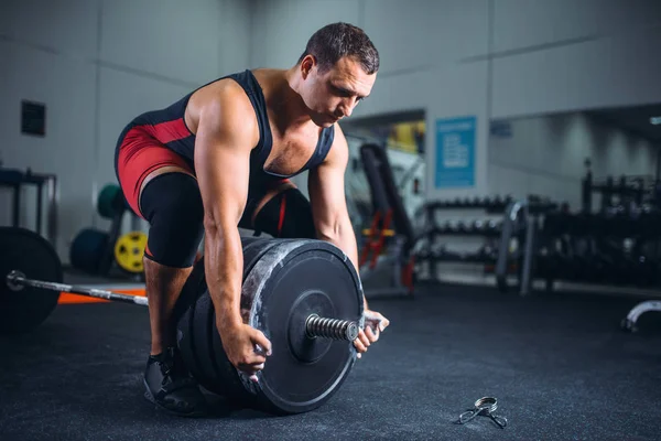 Homme Powerlifter Prépare Une Haltère Pour Haltérophilie Dans Salle Gym — Photo