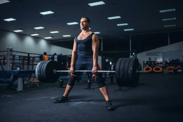 Manliga Powerlifter Förbereder Marklyft Skivstång Gymmet Tyngdlyftning Träningspass Lyft Utbildning — Stockfoto