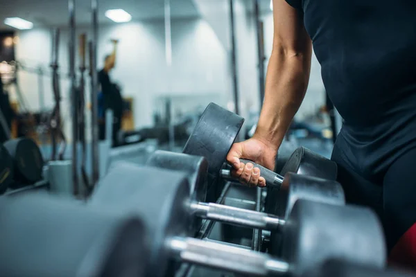 Male Athlete Takes Heavy Dumbbell Hand Gym Interior Background Weightlifting — Stock Photo, Image