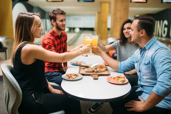 Bowling Team Celebrate Victory Competition Friends Relax Playing Tenpin Game — Stock Photo, Image