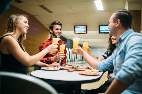 Bowling Team Celebrate Victory Competition Friends Relax Playing Tenpin Game — Stock Photo, Image