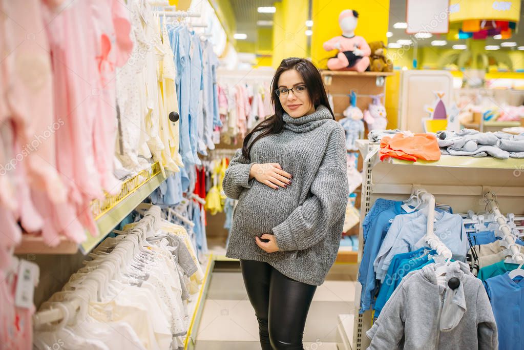 Mujer Embarazada Comprando Ropa Tienda Para Recien Nacidos Futura Madre Foto de stock Nomadsoul1 227995868