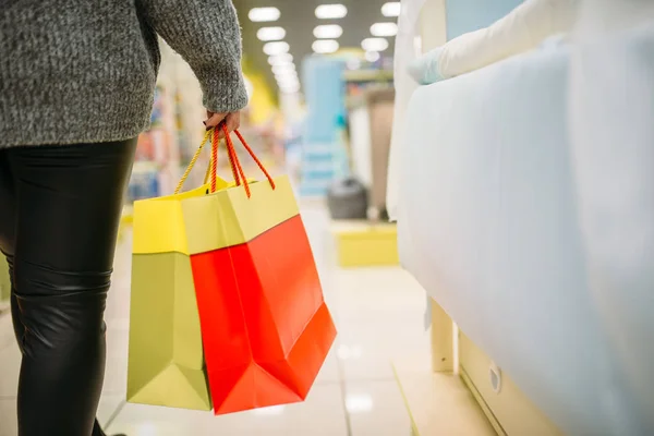 Persona Femenina Comprando Bienes Tienda Para Mujeres Embarazadas Futura Madre —  Fotos de Stock