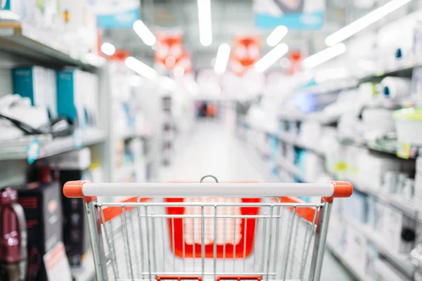 Leere Einkaufswagen Der Abteilung Für Haushaltsgeräte Supermarkt Trolley Auf Dem — Stockfoto