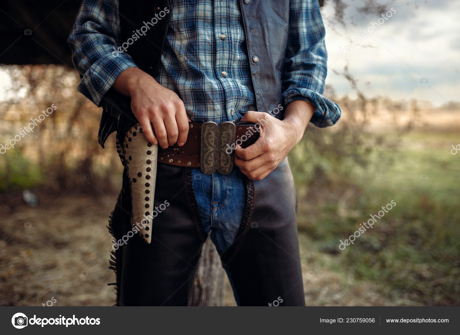 Cowboy Lædertøj Hånden Revolveren Ranch Baggrund Western — Stock-foto © #230759056