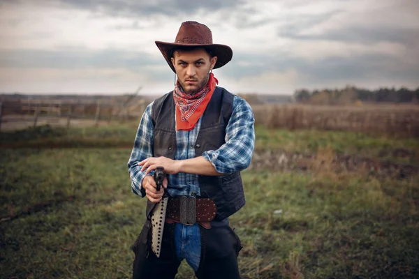 Cowboy Brutal Com Revólver Tiroteio Texas Ranch Western Vintage Masculino — Fotografia de Stock