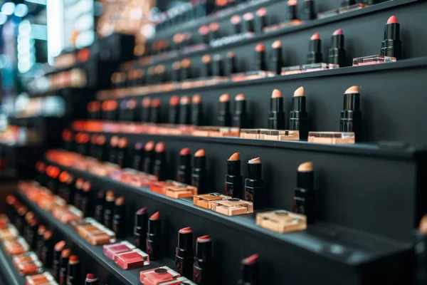 Kosmetyczne Twarzy Kolekcji Szminka Salonie Piękności Zbliżenie Nikt Produktów Makijażu — Zdjęcie stockowe