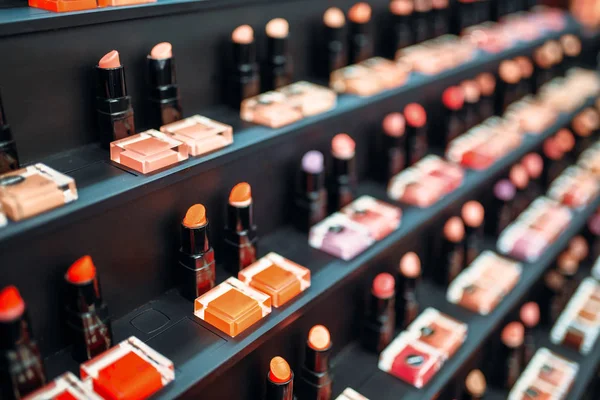 Colección Lápiz Labial Primer Plano Tienda Belleza Nadie Productos Maquillaje — Foto de Stock