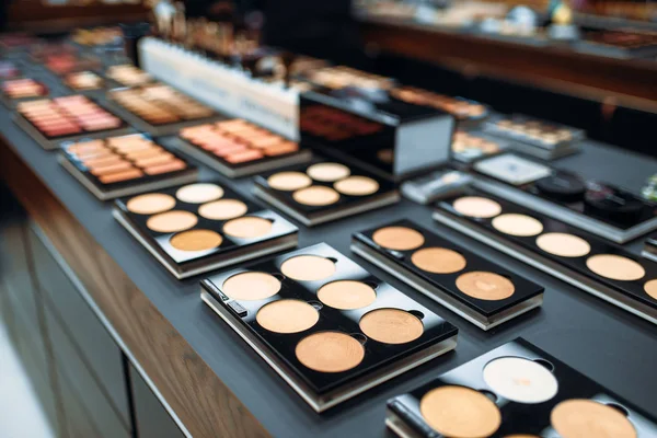 Pulver Samling Skönhetssalong Närbild Ingen Makeup Produkter Showcase Butik — Stockfoto