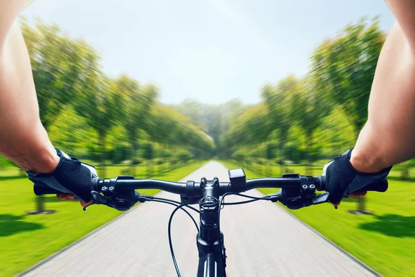 Hombre Montando Bicicleta Velocidad Rápida Efecto Envejecimiento Ciclismo Bicicleta Carril — Foto de Stock