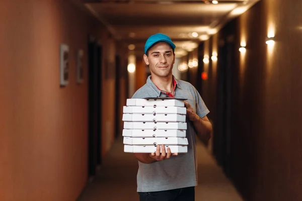 Man Van Levering Met Verse Pizza Kartonnen Doosjes Leveren Van — Stockfoto