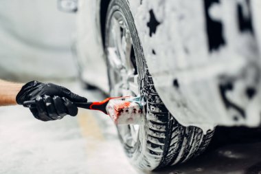 Cennet Servisi, köpük, yan görünüm arabaya. Ayrıntılı, bir fırça ile araç yıkama otomatik