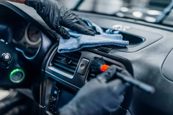 Auto Detaillierung Von Auto Interieur Auf Autowaschanlage Arbeiter Handschuhen Putzt — Stockfoto
