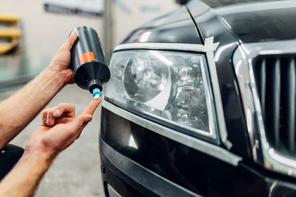 Auto Detailing Car Headlights Carwash Service Man Smears Polishing Paste — Stock Photo, Image