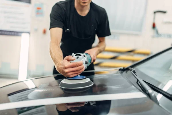 Pessoa Masculina Com Máquina Polimento Prepara Para Restaurar Tinta Carro — Fotografia de Stock