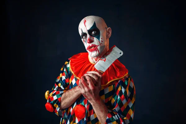 Szalony Clown Krwawe Tasakiem Cyrk Grozy Człowiek Makijażem Karnawał Kostium — Zdjęcie stockowe