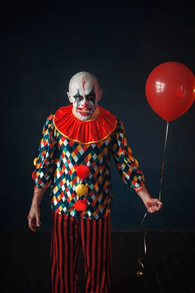 Sale Clown Avec Doigt Humain Dans Les Dents Tient Ballon — Photo