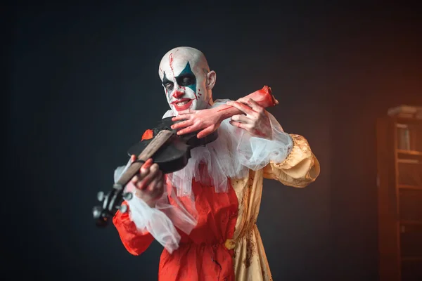 Scary Bloody Clown Plays Violin Human Hand Man Makeup Carnival — Stock Photo, Image