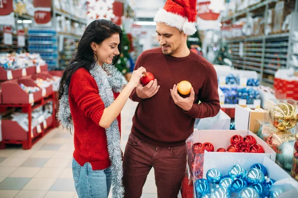 Young Couple Chose Lot Christmas Toys Shop Family Tradition December — Stok fotoğraf
