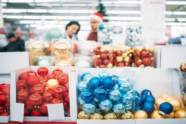 슈퍼마켓 전통에에서 훈장의 크리스마스 상품의 — 스톡 사진