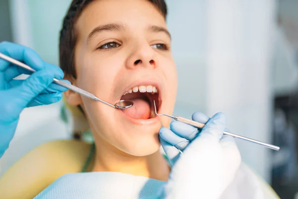 Little Boy Open Mouth Dental Cabinet Pediatric Dentistry Female Dentist — Stock Photo, Image