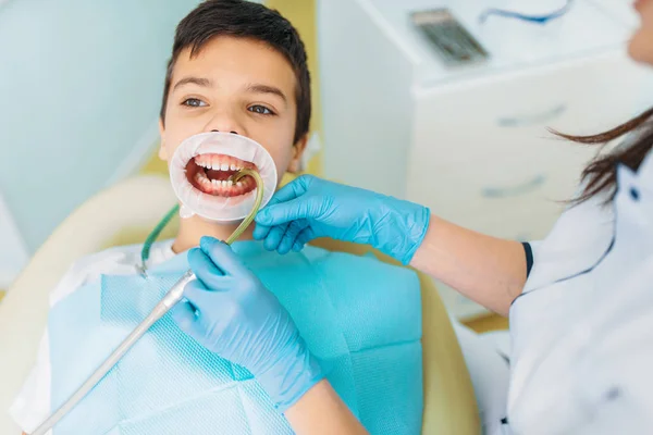 Little Boy Dental Cabinet Caries Removal Procedure Pediatric Dentistry Female — Stock Photo, Image