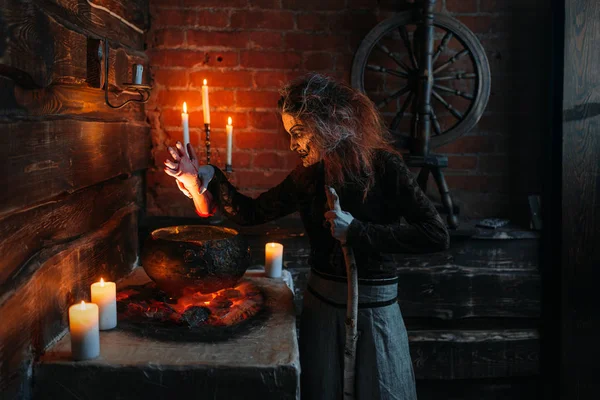 Scary Witch Reads Spell Pot Dark Powers Witchcraft Spiritual Seance — Stock Photo, Image