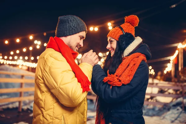 Téli Este Szerelmes Pár Meleg Kezébe Szabadban Férfi Romantikus Találkozót — Stock Fotó