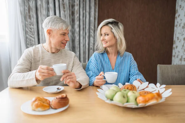 Desayuno Pareja Amor Adulto Casa Maduro Marido Mujer Sentado Cocina — Foto de Stock