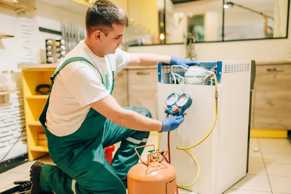 Worker Uniform Fills Compressor Refrigerator Home Repairing Fridge Occupation Professional — Stock Photo, Image