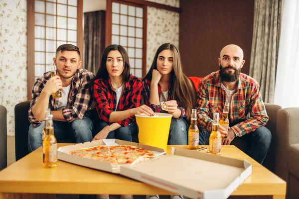 Los Fanáticos Del Fútbol Tristemente Esperan Transmisión Televisión Casa Grupo — Foto de Stock